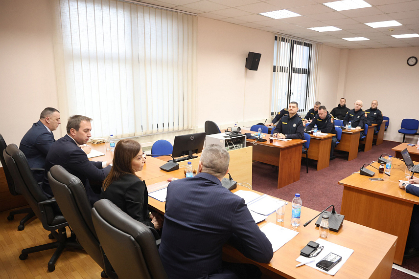 БАЊАЛУКА, 19. ФЕБРУАРА /СРНА/ - Колегијум директора Судске полиције Републике Српске одржан данас у Бањалуци. Колегијуму је присуствовала предсједник Врховног суда Републике Даниела Миловановић, која управља Судском полицијом, те министар правде Горан Селак.