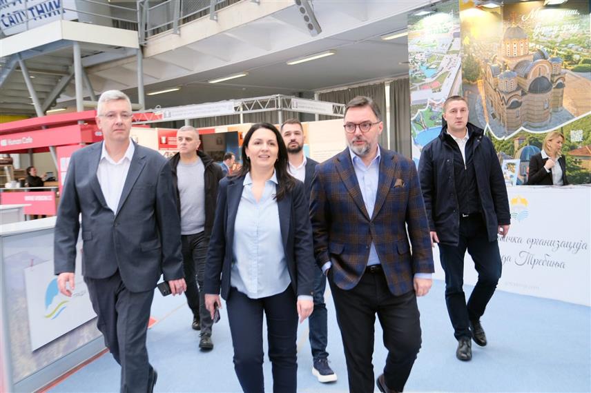 БЕОГРАД, 19. ФЕБРУАРА /СРНА/ - Министар спољне трговине и економских односа у Савјету министара Сташа Кошарац борави у Београду на Међународном сајаму туризма.