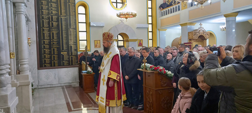 БАЊАЛУКА, 1. ФЕБРУАРА /СРНА/ - У бањалучком насељу Дракулић почело је обиљежавање 84 године од злочина НДХ над српским цивилима у селима Дракулић, Шарговац и Мотике и руднику Раковац код Бањалуке, 7. фебруара 1942. године, када је у само једном дану звјерски убијено 2.315 Срба, међу којима 551 дијете.