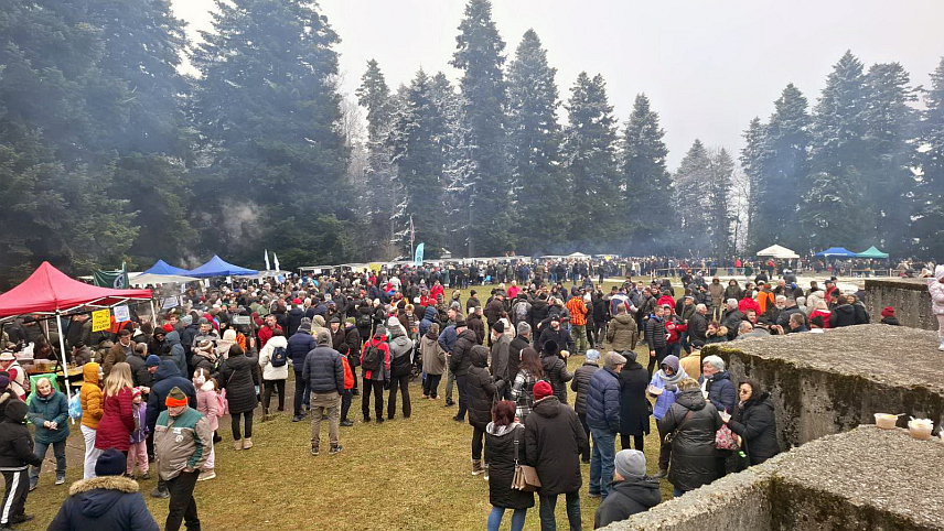 ПРИЈЕДОР, 1. ФЕБРУАРА /СРНА/ - На Мраковици је данас отворена 19. манифестација "Дани зиме на Козари" која је ове године окупила рекордан број учесника.