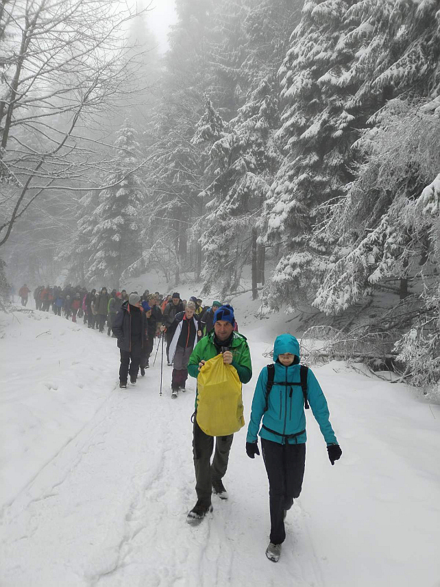 ВЛАСЕНИЦА, 1. фЕБРУАРА /СРНА/ - Традиционална спортско-туристичка манифестација "Поход у Пјеновац" окупила је данас више од 1.000 планинара из око 50 друштава из Републике Српске и региона.