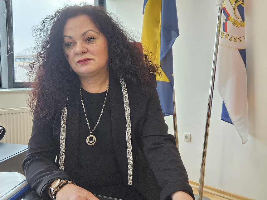 ПРИЈЕДОР, 20. ФЕБРУАРА /СРНА/ - Окружно јавно тужилаштво Приједор у прошлој години ријешило је 11 предмета корупције или 50 одсто од укупног броја ових поступака и запримило један нови, те је у ову годину пренесено 12, изјавила је Срни главни тужилац Слађана Марић.