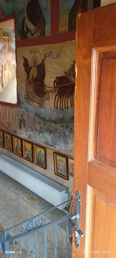 БЕОГРАД, 20. ФЕБРУАРА /СРНА/ - Разбојници су обили цркву Светог Димитрија у Добротину код Липљана и из храма украли кутију са новцем од прилога вјерника, саопштила је Канцеларија за Косово и Метохију.