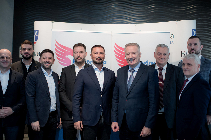 БИЈЕЉИНА, 21. ФЕБРУАРА /СРНА/ - У Бијељини је данас одржана сједница Главног одбора Републичке странке Српске /РСС/ на којој је потписан споразум са Првом СДС која се припојила РСС.