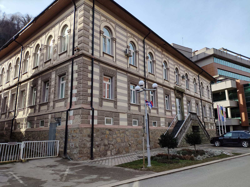 СРЕБРЕНИЦА, 23. ФЕБРУАРА /СРНА/ - Општина Сребреница издвојиће 55.000 КМ бесповратних средстава за 15 предузетничко-занатских радњи за набавку опреме, као и за двије радње регистроване лани.