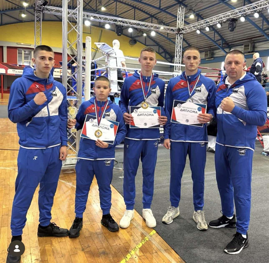 ФОЧА, 23.ФЕБРУАРА /СРНА/ - Чланови фочанског Кик-бокс клуба "Игма" освојили су двије златне и једну сребрну медаљу на Првенству Републике Српске у Прњавору.