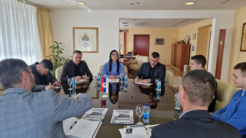 БАЊАЛУКА, 23. ФЕБРУАРА /СРНА/ - Министар породице, омладине и спорта Републике Српске Ирена Игњатовић на састанку са представнциима Карате савеза Републике Српске.