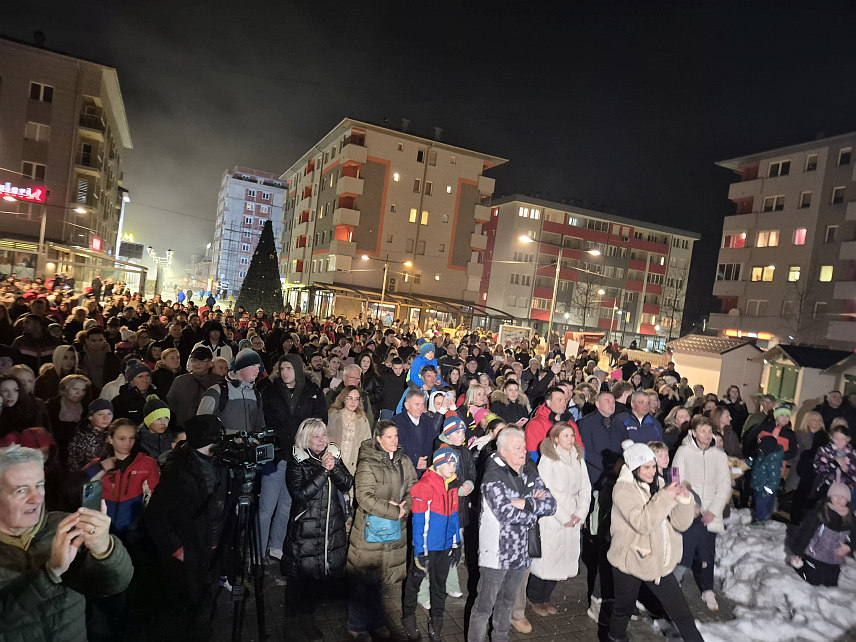 ПАЛЕ, 23. ФЕБРУАРА/СРНА/ - На Палама је вечерас организован свечани дочек за паљанске олимпијце Страхињу Ерића, Марка Шљивића и Теодору Делипару и њихове тренере који су достојно представљали свој град и Републику Српску на Зимским олимпијским играма у Италији.