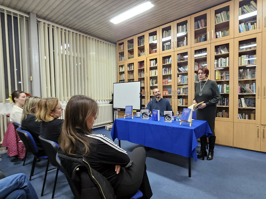 ИСТОЧНО НОВО САРАЈЕВО, 24. ФЕБРУАРА /СРНА/ – У Матичној библиотеци Источно Сарајево промовисана је књига "Пречник страним ријечима и изразима" аутора Милана Обрадовића, који наводи да књига представља лексикографско дјело са више од 7.500 ријечи.