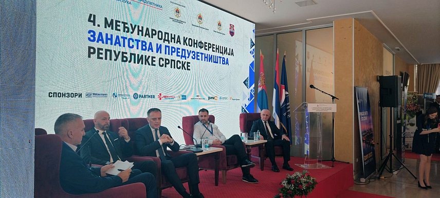 ЛАКТАШИ, 25. ФЕБРУАРА /СРНА/ - Четврта међународна конференција занатства и предузетништва Републике Српске, чији је циљ креирање бољег пословног окружења за развој ове области, одржана је данас у Лакташима. Свечаном отварању присуствовали су предсједник Владе Републике Српске Саво Минић, министар привреде и предузетништва Раденко Бубић, те потпредсједник Народне скупштине Ања Љубојевић, као и лидер СНСД-а Милорад Додик.