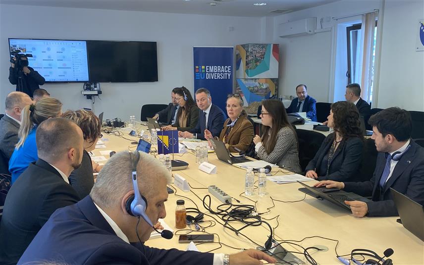 САРАЈЕВО, 25. ФЕБРУАРА /СРНА/ - Европска комисија очекује да БиХ усвоји закон о Високом судском и тужилачком савјету /ВСТС/ и закон о судовима БиХ у складу са европским стандардима и препорукама Венецијанске комисије како би могла предложити усвајање преговарачког оквира са БиХ, састанак Пододбора за правду, слободу и безбједност између ЕУ и БиХ, који је одржан јуче и данас у Сарајеву