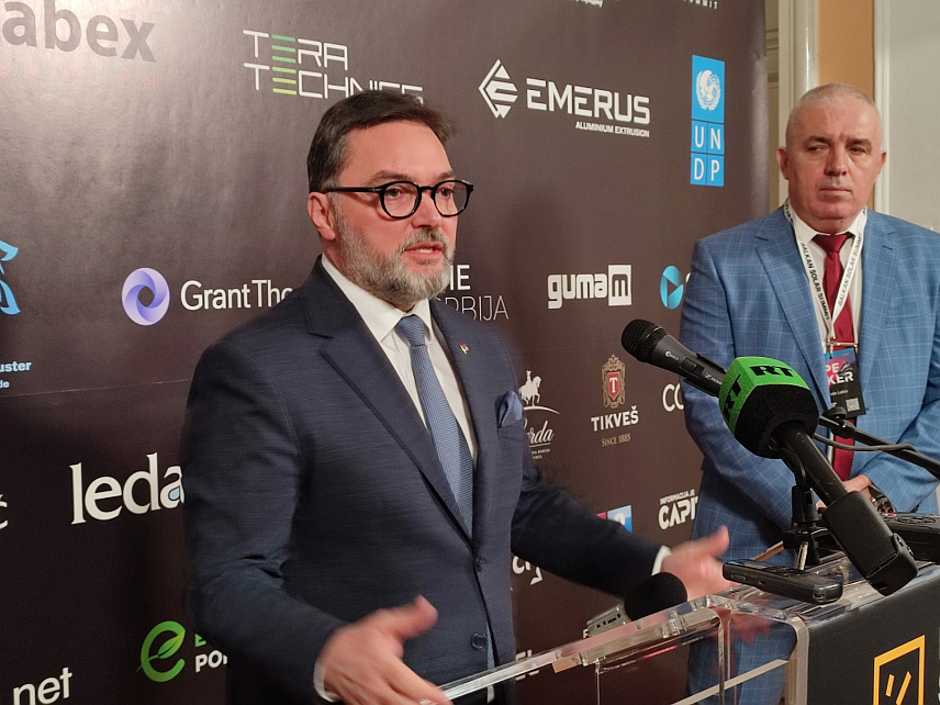 БАЊАЛУКА, 26. ФЕБРУАРА /СРНА/ - Министар спољне трговине и економских односа у Савјету министара Сташа Кошарац рекао је данас да Република Српска има адекватне политике, али и кредибилне и стратешке приступе у енергетском сектору.