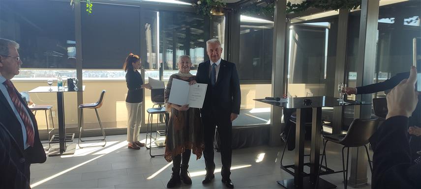 БАЊАЛУКА, 26. ФЕБРУАРА /СРНА/ - Министарство трговине и туризма Републике Српске организовало је данас у Бањалуци свечаност поводом обиљежавања Међународног дана туристичких водича на којој је уручено пет титула почасних туристичких водича истакнутим радницима у овој области.