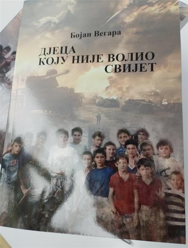 БИЈЕЉИНА, 26. ФЕБРУАРА /СРНА/ - Бојан Вегара промовисао је вечерас у Бијељини књигу о ратном страдању и егзодусу сарајевских Срба у 57 прича под насловом "Дјеца коју није волио свијет".