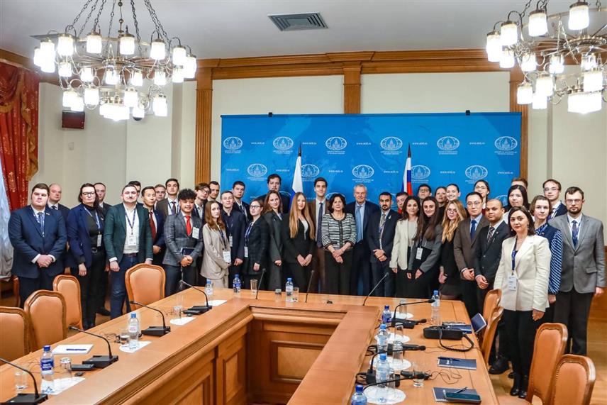 ИСТОЧНО САРАЈЕВО, 27. ФЕБРУАРА /СРНА/ - Студенти мастер студија Факултета политичких наука у Бањалуци Бојана Кнежевић и Јелица Вукосав боравиле су у Москви на Четвртом омладинском форуму "Спољнополитички сусрети у знак сјећања на Виталија Чуркина".