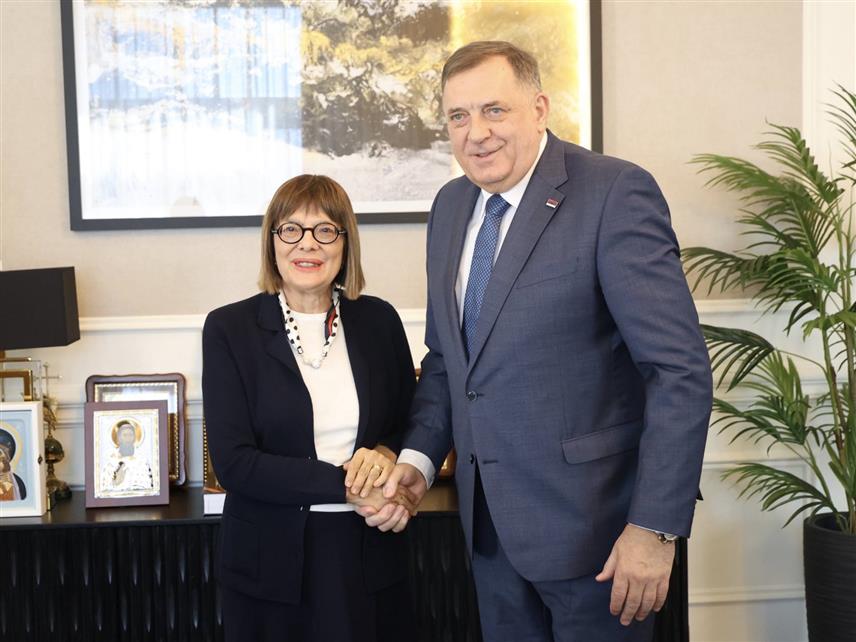 БАЊАЛУКА, 27. ФЕБРУАРА /СРНА/ - Лидер СНСД-а Милорад Додик разговарао је данас у Бањалуци са предсједником Покрајинске владе Војводине Мајом Гојковић.