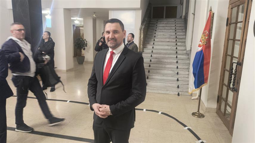 БЕОГРАД, 27. ФЕБРУАРА /СРНА/ - Министар за европске интеграције и међународну сарадњу Републике Српске Златан Клокић у Београду уочи свечаног пријема у част Дана Републике и 34 године од проглашења првог Устава Републике Српске.