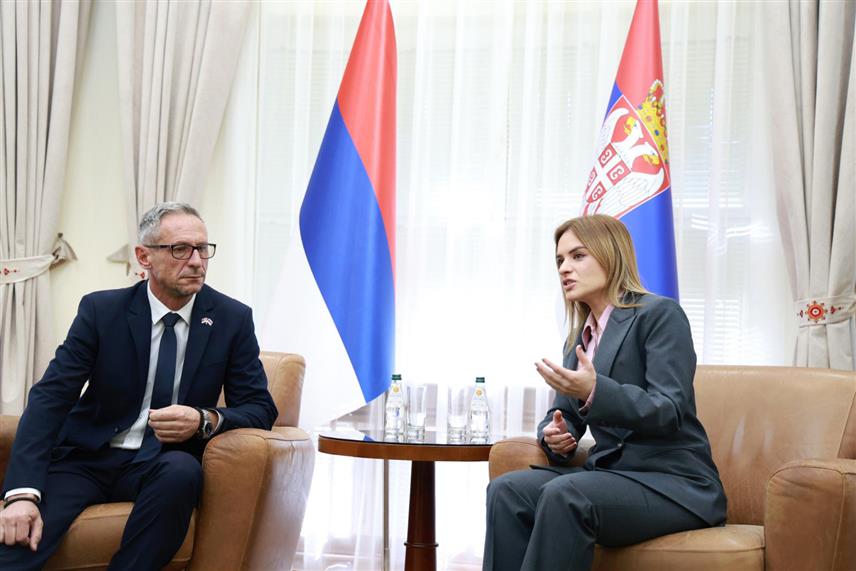 БЕОГРАД, 28. ФЕБРУАРА /СРНА/ - Министар рада и борачко-инвалидске заштите Републике Српске Радан Остојић и министар за рад, запошљавање, борачка и социјална питања у Влади Србије Милица Ђурђевић Стаменковски на састанку у Београду.