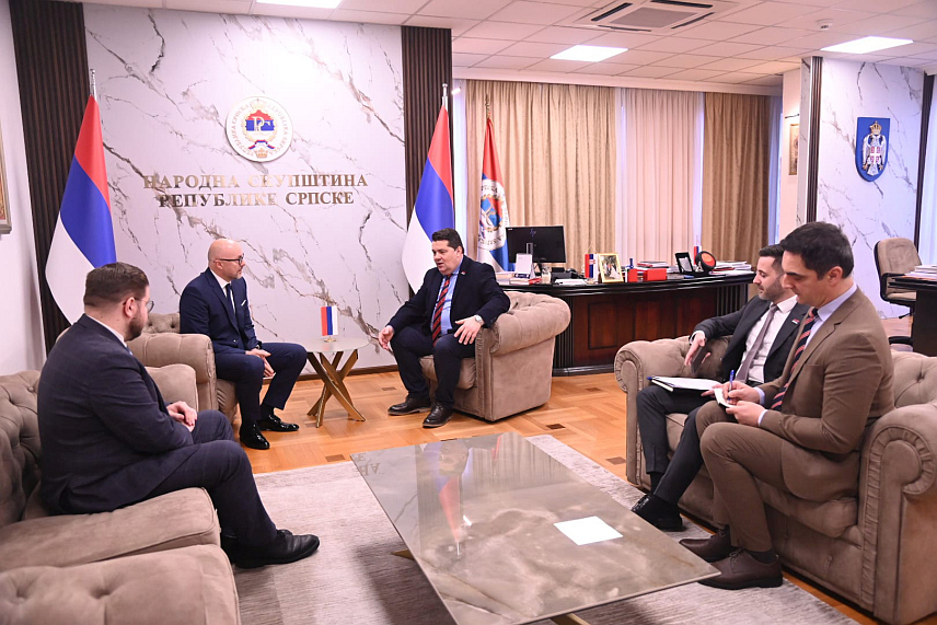 БАЊАЛУКА, 2. ФЕБРУАРА /СРНА/ - Предсједник Народне скупштине Републике Српске Ненад Стевандић данас је у Бањалуци разговарао са амбасадором Словачке у БиХ Романом Хлобеном о процесу европских интеграција.