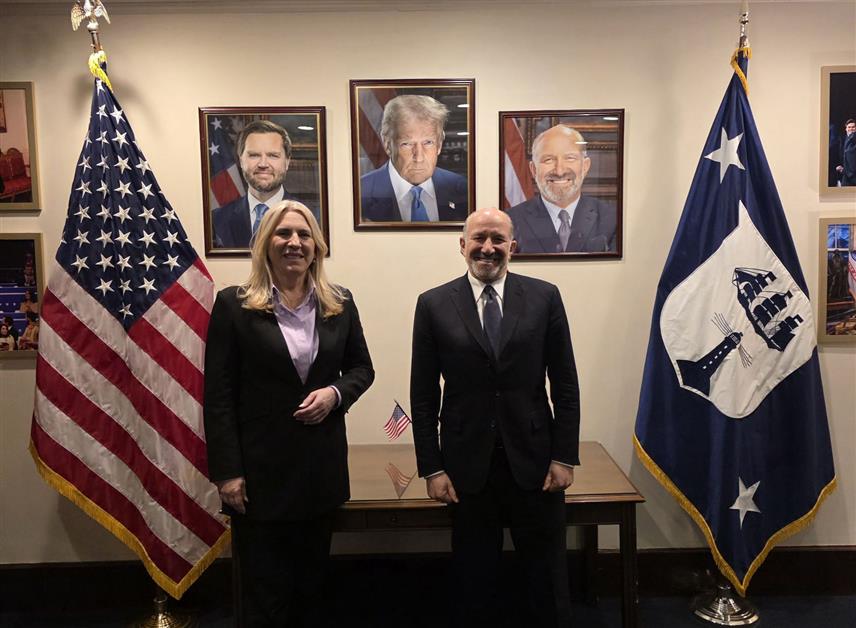 ВАШИНГТОН, 2. ФЕБРУАРА /СРНА/ - Српски члан Предсједништва БиХ Жељка Цвијановић састала се са Хавардом Латником, секретаром за економију у администрацији америчког предсједника Доналда Трампа.