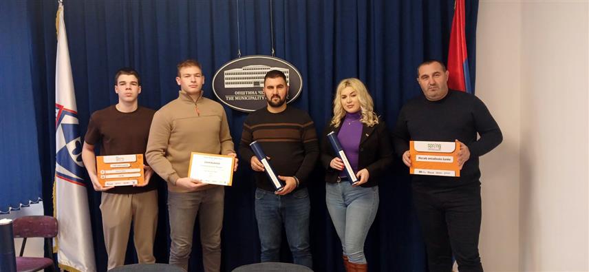 ЧЕЛИНАЦ, 4. ФЕБРУАРА /СРНА/ - У Челинцу су представљени реализовани пројекти младих који су путем јавног позива Омладинске банке лани добили финансијску подршку општине и Фондације "Мозаик".