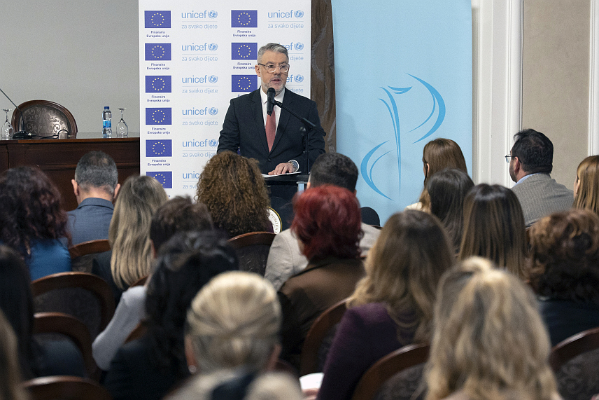 БАЊАЛУКА, 4. ФЕБРУАРА /СРНА/ – Министар здравља и социјалне заштите Републике Српске Ален Шеранић изјавио је да пројекат реформе система процјене дјеце са сметњама у развоју уводи нови приступ у социјалној заштити, усмјерен на способности дјетета и подршку коју систем може да му пружи, а не на ограничења.