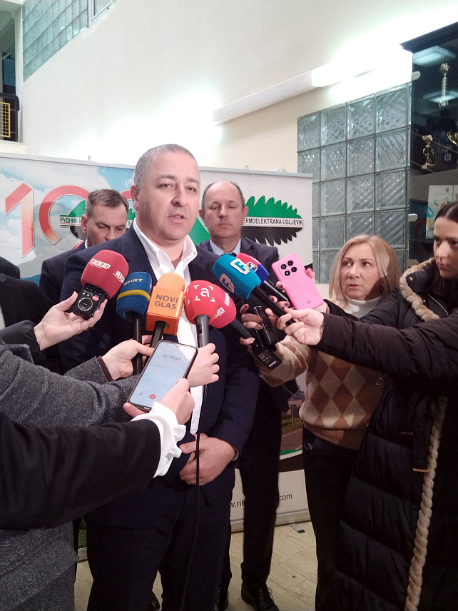 УГЉЕВИК, 4. ФЕБРУАРА /СРНА/ - Вршилац дужности директора предузећа "Путеви Републике Српске" Мирослав Јанковић изјавио је данас у Угљевику да ће за изграду пута ка мјесној заједници Мезграја бити издвојено седам милиона КМ.