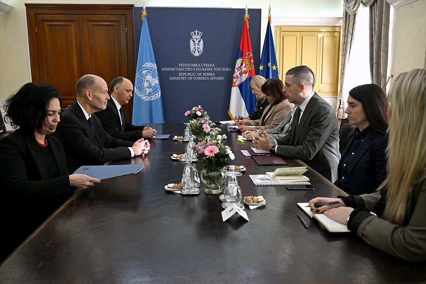 БЕОГРАД, 4. ФЕБРУАРА /СРНА/ - Србија очекује од међународне заједнице да осигура сва права и пуну безбједност Срба како би био предупријеђен њихов прогон са Косова и Метохије изазван једностраним потезима режима у Приштини, истакао је министар спољних послова Србије Марко Ђурић у разговору са новим шефом Унмика Петером Дуеом.