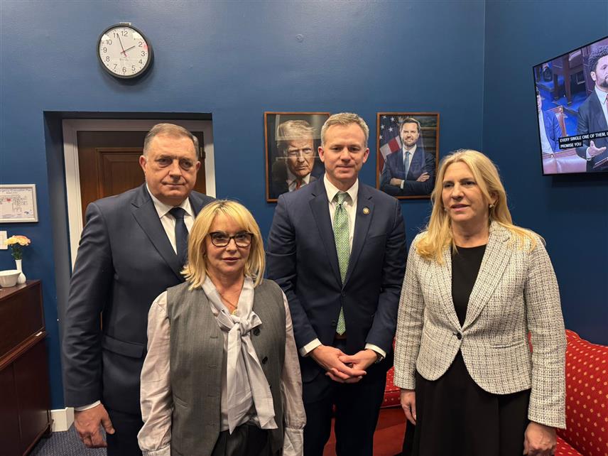 ВАШИНГТОН, 4. ФЕБРУАРА /СРНА/ - Лидер СНСД-а Милорад Додик, српски члан Предсједништва БиХ Жељка Цвијановић и в.д. предсједника Републике Српске Ана Тришић Бабић разговарали су данас у Вашингтону са конгременом Блејком Муром.