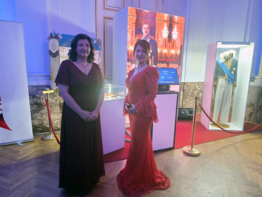 БЕЧ, 6. ФЕБРУАРА /СРНА/ - Директори Народне библиотеке Tребиње и Музеја Херцеговине Милосава Супић Вуковић и Ивана Грујић на представљању дијела Легата Јована Дучића на Светосавском балу вечерас у Бечу.