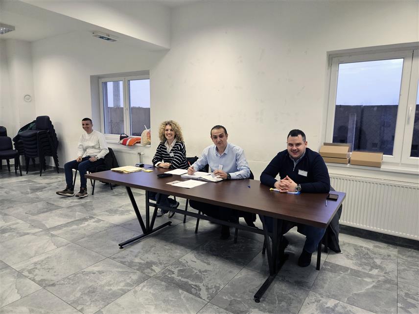 ПРИЈЕДОР, 8. ФЕБРУАРА /СРНА/ - У Приједору је до 15.00 часова на поновљеним пријевременим изборима за предсједника Републике Српске гласало 599 грађана или 40,97 одсто уписаних у бирачки списак, изјавио је предсједник Градске изборне комисије Жељко Шкондрић.