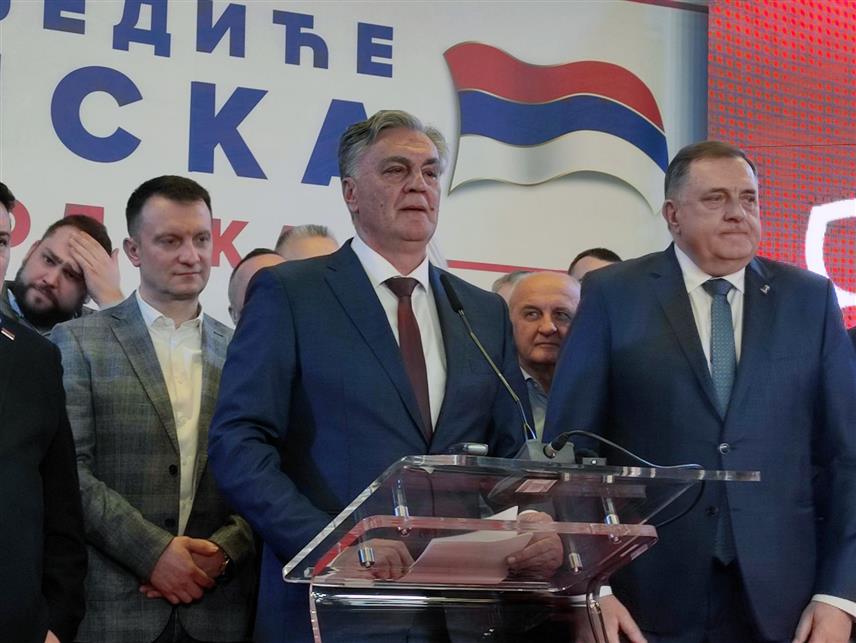 БАЊАЛУКА, 8. ФЕБРУАРА /СРНА/ - Кандидат СНСД-а за предсједника Републике Српске Синиша Каран захвалио је грађанима Српске на подршци, поручивши да је његова побједа државнички одговор народа на покушај урушавања уставног поретка и позиције Републике Српске.