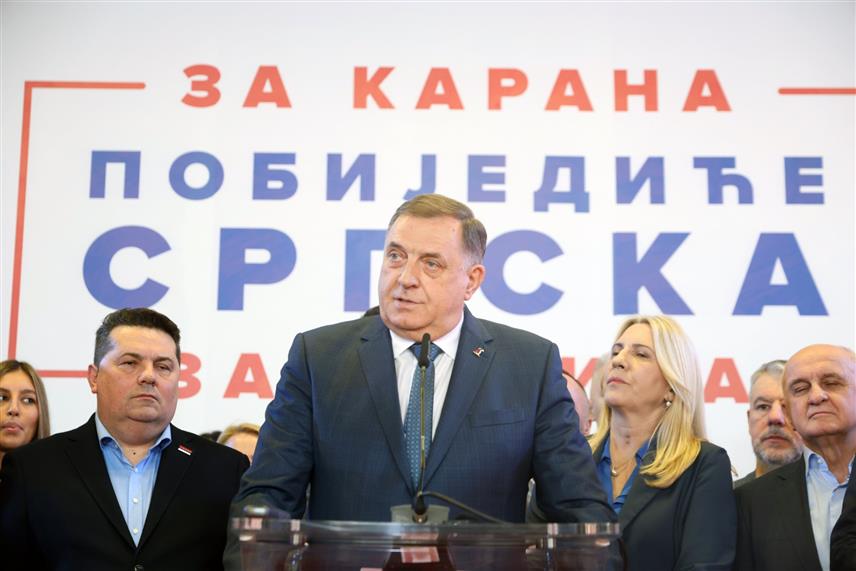 БАЊАЛУКА, 8. ФЕБРУАРА /СРНА/ - Лидер СНСД-а Милорад Додик прогласио је вечерас изборну побједу кандидата ове партије за предсједника Републике Синише Карана, истакавши да је већа него на претходним изборима.