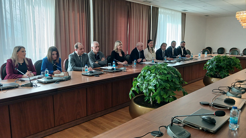 ИСТОЧНО НОВО САРАЈЕВО, 9. ФЕБРУАРА /СРНА/ - Министар за научнотехнолошки развој и високо образовање Републике Српске Драга Мастиловић и ректор Универзитета у Источном Сарајеву Милан Кулић сагласили су се данас да је приоритет завршетак зграде Факулета за физичко васпитање и спорта на Палама у овој години.