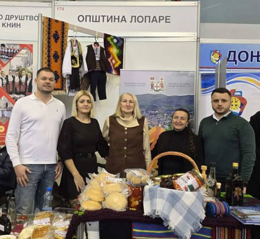 ЛОПАРЕ, 9. ФЕБРУАРА /СРНА/ - На Сајму завичаја у Новом Саду излагачи из Лопара представили су аутентичне производе са подручја Мајевице, саопштено је из локaлне управе.