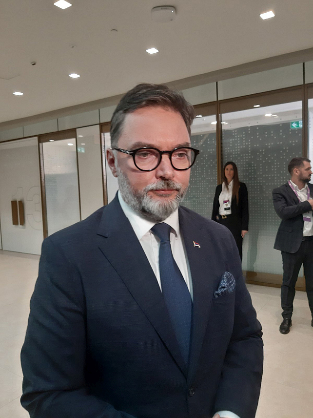 БЕОГРАД, 10. МАРТА /СРНА/ - Замјеник предсједавајућег Савјета министара Сташа Кошарац у обраћању новинарима данас у Београду након отварања другог сусрета учесника Међународне специјализоване изложбе "Експо 2027".