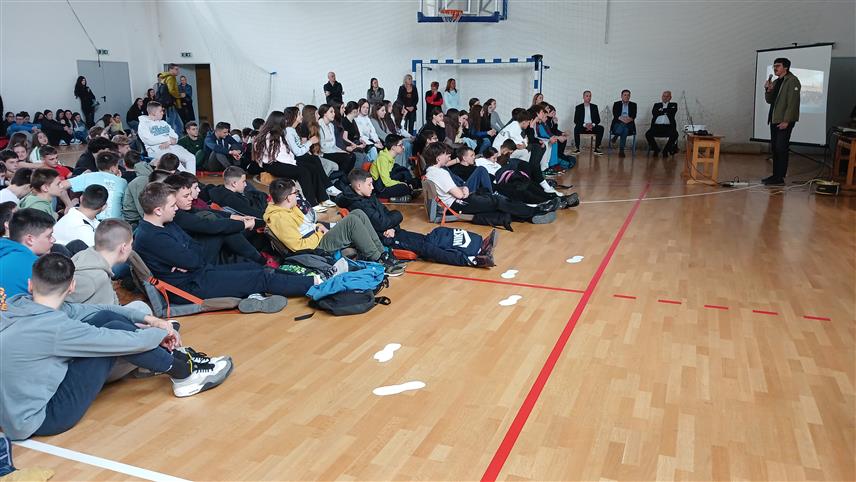 ИСТОЧНА ИЛИЏА, 10. МАРТА /СРНА/ - У основним школама на подручју општине Источна Илиџа данас је одржан историјски час поводом 30 година од егзодуса сарајевских Срба.