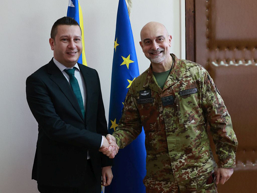 САРАЈЕВО, 10. МАРТА /СРНА/ - Замјеник министра одбране у Савјету министара Александар Гогановић и командант Еуфора генерал-мајор Маурицио Фрондa на састанку у Сарајеву.