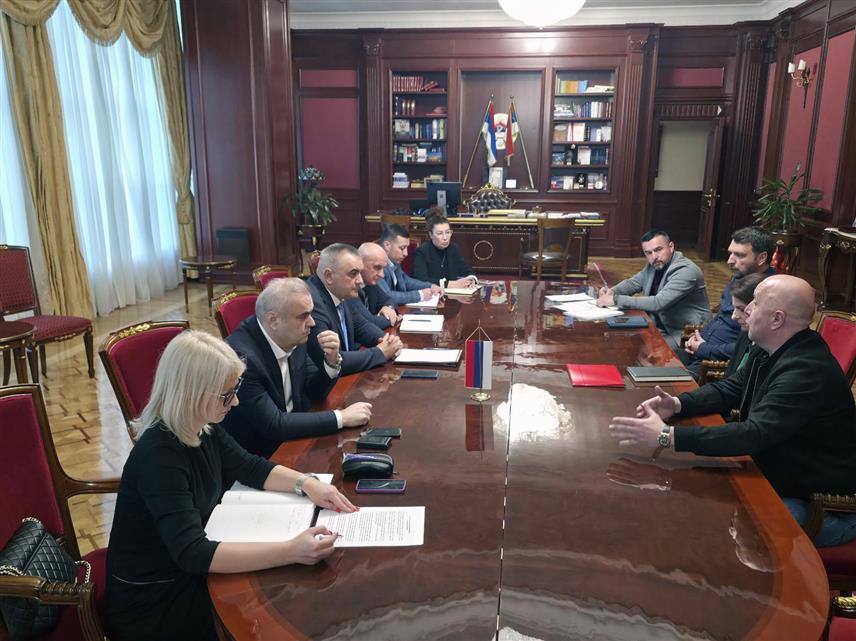 БАЊАЛУКА, 10. МАРТА /СРНА/ - Предсједник Владе Републике Српске Саво Минић и представници синдиката и менаџмента предузећа "Нова Љубија" одржали су данас састанак у Бањалуци.