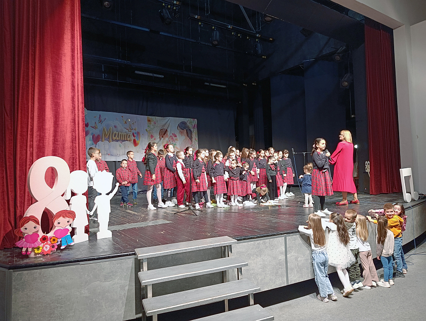 МРКОЊИЋ ГРАД, 10. МАРТА /СРНА/ - Градски хор "Мали принц" из Мркоњић Град одржао је вечерас традиционални концерт поводом Међународног празника жена.