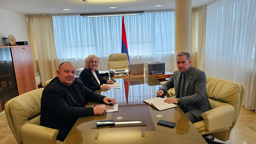 БАЊАЛУКА, 11. МАРТА /СРНА/ - Састанак министра трговине и туризма Републике Српске Неда Пуховца са главним републичким тржишним инспектором Васом Јанковићем.