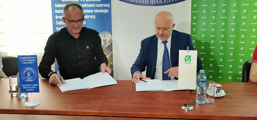 ДОБОЈ, 11. МАРТА /СРНА/ - У Добоју је данас потписан меморандум о пословно-техничкој сарадњи између Саобраћајног факултета Универзитета Источног Сарајево и Оптима групом, који обухвата могућност учешћа у студентској пракси и запослења у овој компанији.
