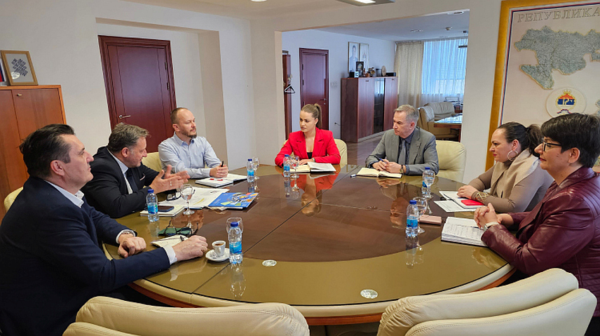 БАЊАЛУКА, 11. МАРТА /СРНА/ - Министар трговине и туризма Републике Српске Нед Пуховац и представник УНДП-а у БиХ Рено Мејер на састанку у Бањалуци.