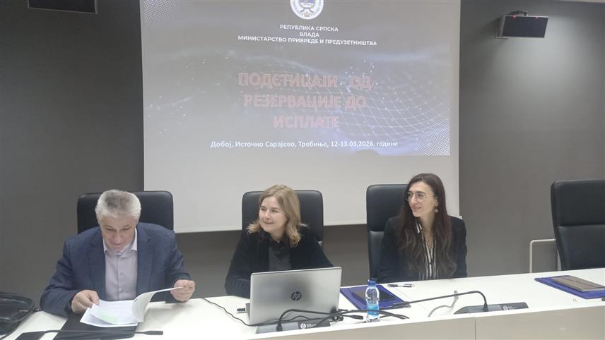 ИСТОЧНО САРАЈЕВО, 12. МАРТА /СРНА/ - Подстицаји за мала и средња предузећа у Републици Српској биће додијељени по принципу рефундације, а висина суфинансирања може износити до 70 одсто прихватљивих улагања у развијеним и средње развијеним општинама, односно до 80 одсто у неразвијеним, речено је на представљању "Подстицаји - од резервације до исплате средстава" у Источном Сарајеву.