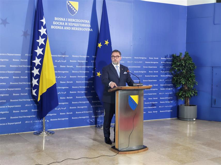 САРАЈЕВО, 12. МАРТА /СРНА/ - Министар спољне трговине и економских односа у Савјету министара Сташа Кошарац на конференцији за новинаре у Сарајеву.