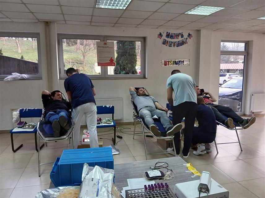 НОВИ ГРАД, 12. МАРТА /СРНА/ - У Новом Граду данас је у акцији добровољног давања крви прикупљено 117 доза ове драгоцјене течности.