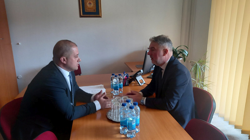 ИСТОЧНО САРАЈЕВО, 13. МАРТА /СРНА/ - Министар здравља и социјалне заштите Српске Ален Шеранић на састанку са вршиоцем дужности директора Дома за старија лица Источно Сарајево Дарком Терзићем.