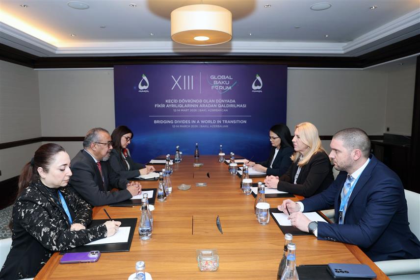 БАКУ, 13. МАРТА /СРНА/ - Српски члан Предсједништва БиХ Жељка Цвијановић разговарала је данас у Бакуу са директором Свјетске здравствене организације /СЗО/ Тедросом Аданом Гебрејесусом.