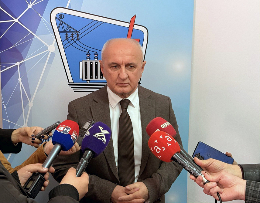 ТРЕБИЊЕ, 13. МАРТА /СРНА/ - Влада Републике Српске спремна је да разговора са потенцијалним партнерима који би помогли у обезбјеђивању новца за финансирање реконструкције дистрибутивне мреже у свим дијеловима Српске, рекао је министар енерегетике и рударства Петар Ђокић.
