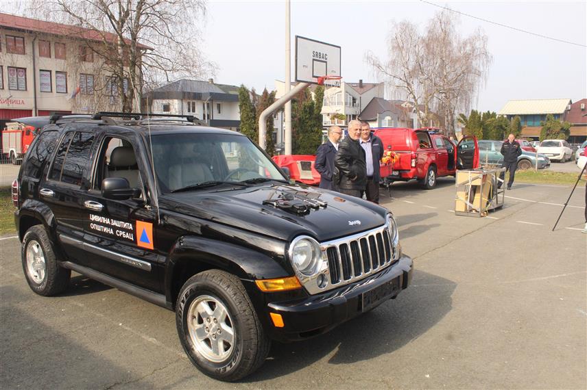 СРБАЦ, 14. МАРТА /СРНА/ - Tериторијална ватрогасно-спасилачка јединица Србац /TВСЈ/ континуирано ради на обуци и опремању, а приоритети у наредном периоду су набавка ватрогасне цистерне, платформе за интервенције на висинама и мањег возила за шумске пожаре, потврдио је Срни старјешина ове јединице Милорад Лепир.